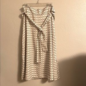 Black and White link pattern midi skirt